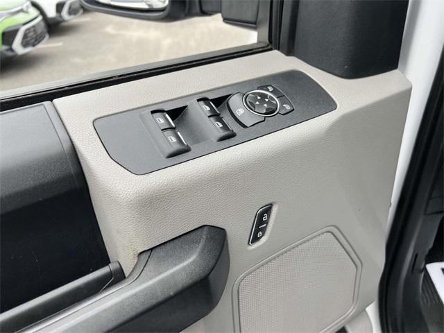 Photo of 2019 Oxford White Ford F-350