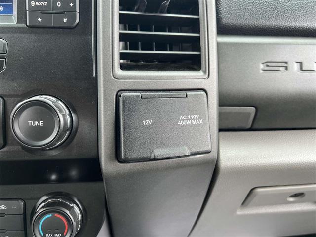 Photo of 2019 Oxford White Ford F-350