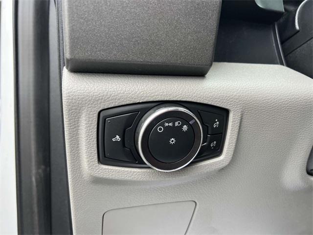 Photo of 2019 Oxford White Ford F-350