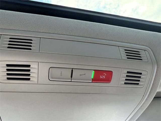 Photo of 2022 Pure White Volkswagen Taos