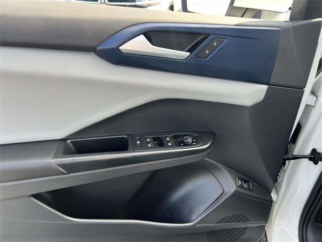 Photo of 2022 Pure White Volkswagen Taos