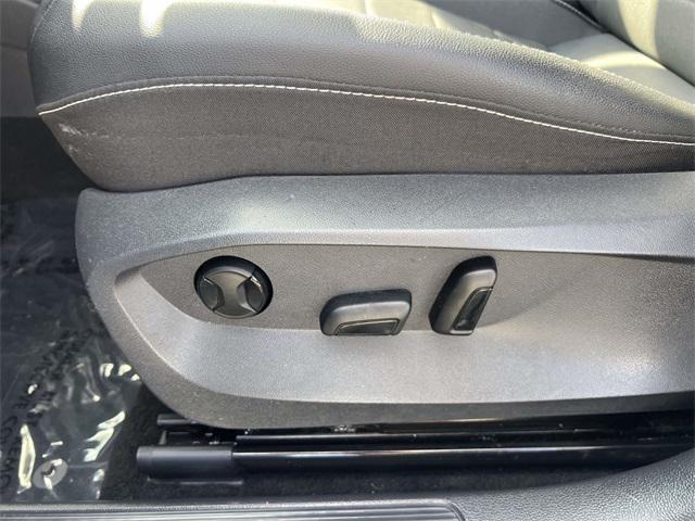 Photo of 2022 Pure White Volkswagen Taos