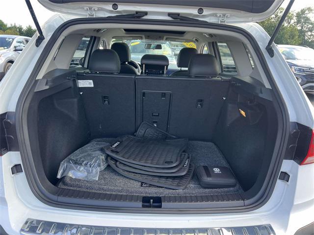 Photo of 2022 Pure White Volkswagen Taos