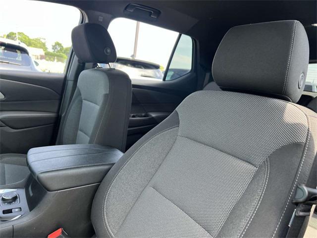 Photo of 2023 Mosaic Black Metallic Chevrolet Traverse
