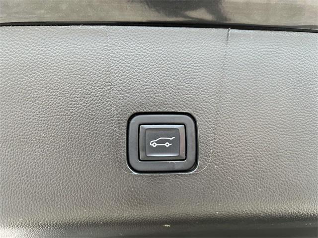 Photo of 2023 Mosaic Black Metallic Chevrolet Traverse