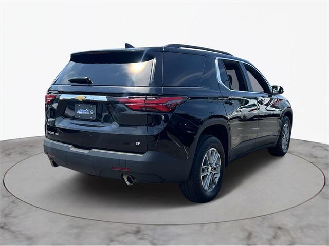 Photo of 2023 Mosaic Black Metallic Chevrolet Traverse
