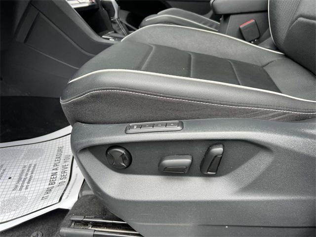 Photo of 2022 Deep Black Pearl Volkswagen Tiguan