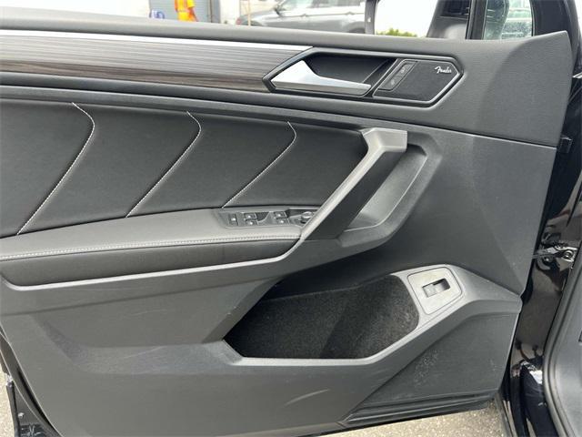 Photo of 2022 Deep Black Pearl Volkswagen Tiguan