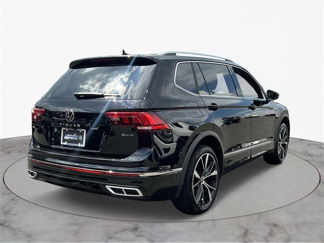 Photo of 2022 Deep Black Pearl Volkswagen Tiguan