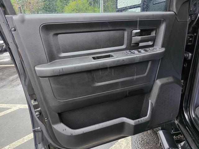 Photo of 2024 Diamond Black Crystal Pearlcoat RAM 2500