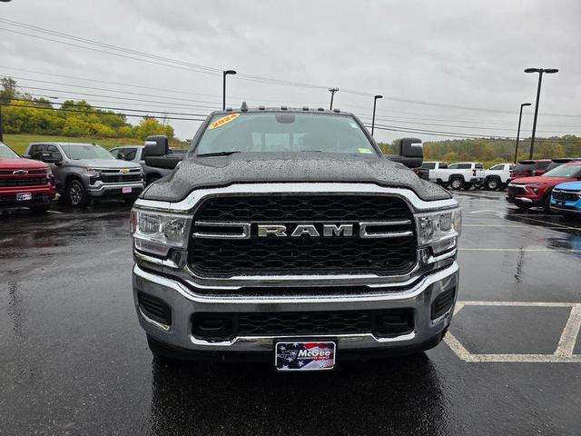Photo of 2024 Diamond Black Crystal Pearlcoat RAM 2500