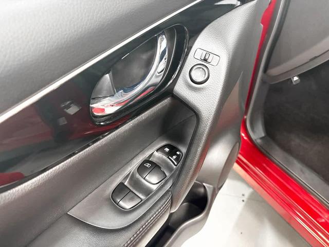Photo of 2017 Palatial Ruby Nissan Rogue Sport