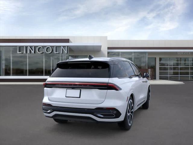 Photo of 2025 White Platinum Metallic Tri-Coat Lincoln Nautilus