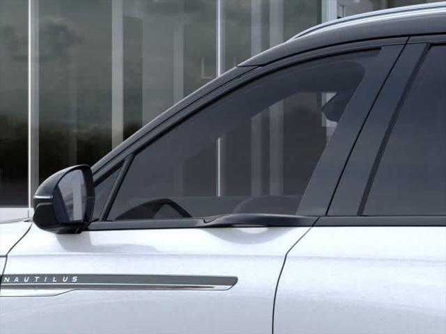 Photo of 2025 White Platinum Metallic Tri-Coat Lincoln Nautilus