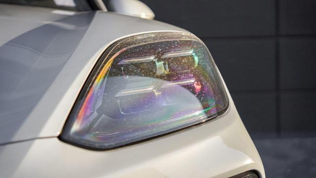 Photo of 2025 Carrara White Metallic Porsche Cayenne