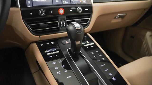 Photo of 2025 Dolomite Silver Metallic Porsche Macan
