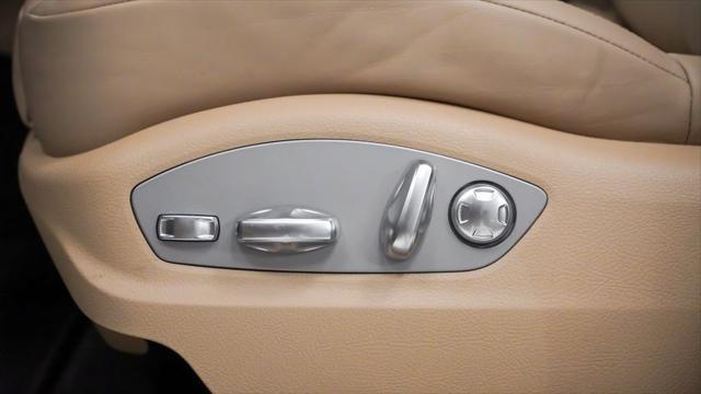 Photo of 2025 Dolomite Silver Metallic Porsche Macan