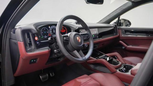 Photo of 2025 Chromite Black Metallic Porsche Cayenne