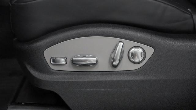 Photo of 2025 Volcano Grey Metallic Porsche Macan