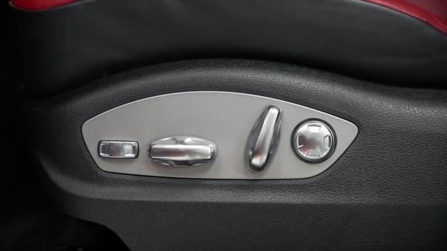 Photo of 2025 White Porsche Macan