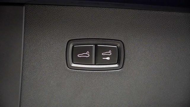 Photo of 2024 Algarve Blue Metallic Porsche Cayenne