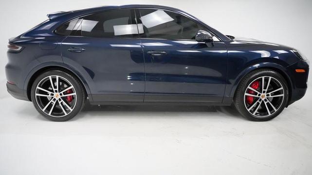 Photo of 2024 Algarve Blue Metallic Porsche Cayenne