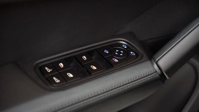 Photo of 2025 Chromite Black Metallic Porsche Cayenne