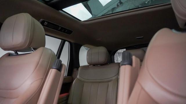 Photo of 2023 Charente Gray Premium Metallic Land Rover Range Rover