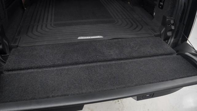Photo of 2023 Charente Gray Premium Metallic Land Rover Range Rover