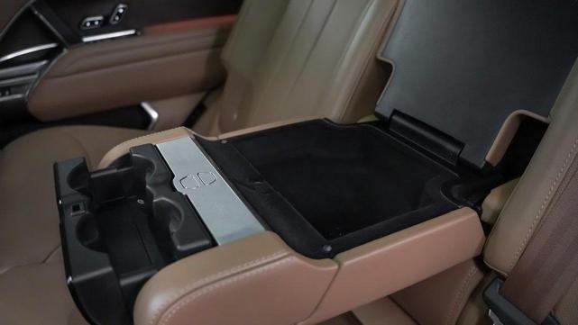 Photo of 2023 Charente Gray Premium Metallic Land Rover Range Rover