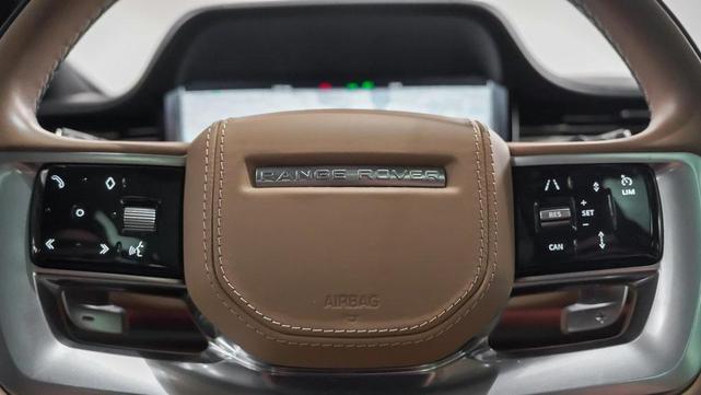 Photo of 2023 Charente Gray Premium Metallic Land Rover Range Rover