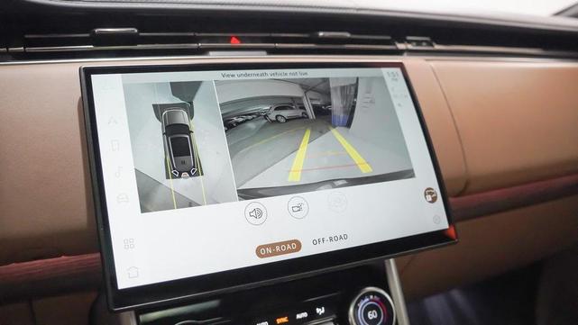 Photo of 2023 Charente Gray Premium Metallic Land Rover Range Rover