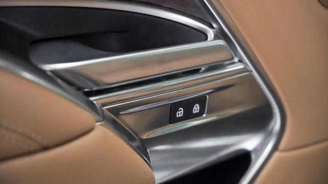 Photo of 2023 Charente Gray Premium Metallic Land Rover Range Rover