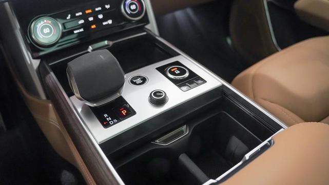 Photo of 2023 Charente Gray Premium Metallic Land Rover Range Rover