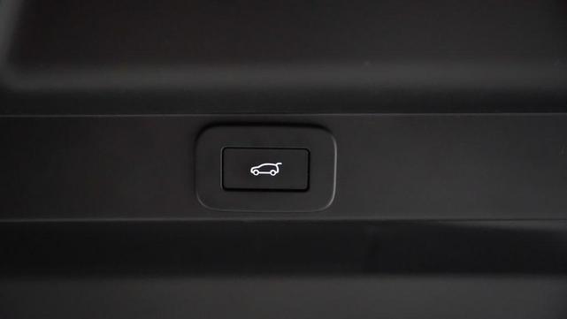 Photo of 2023 Charente Gray Premium Metallic Land Rover Range Rover