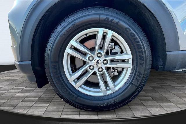 Photo of 2023 Carbonized Gray Metallic Ford Explorer