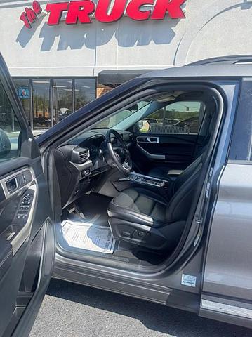 Photo of 2023 Carbonized Gray Metallic Ford Explorer