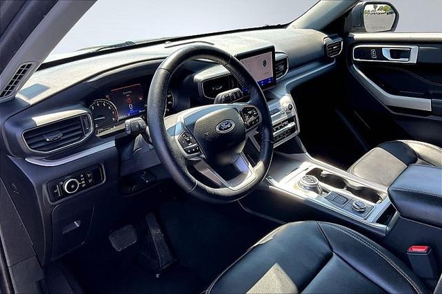 Photo of 2023 Carbonized Gray Metallic Ford Explorer
