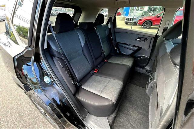 Photo of 2022 Super Black Nissan Rogue