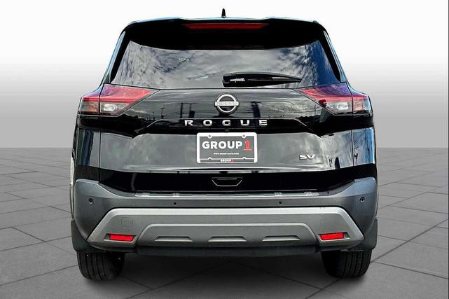 Photo of 2022 Super Black Nissan Rogue