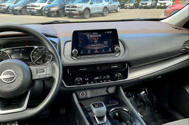 Photo of 2022 Super Black Nissan Rogue