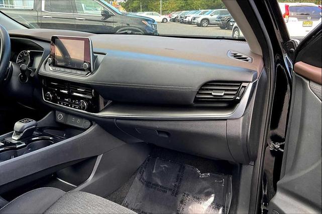Photo of 2022 Super Black Nissan Rogue