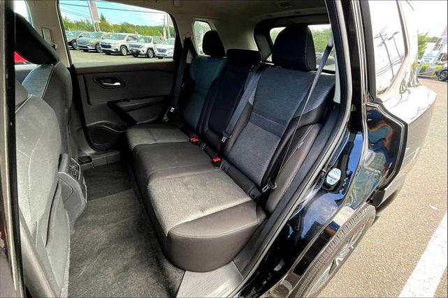 Photo of 2022 Super Black Nissan Rogue