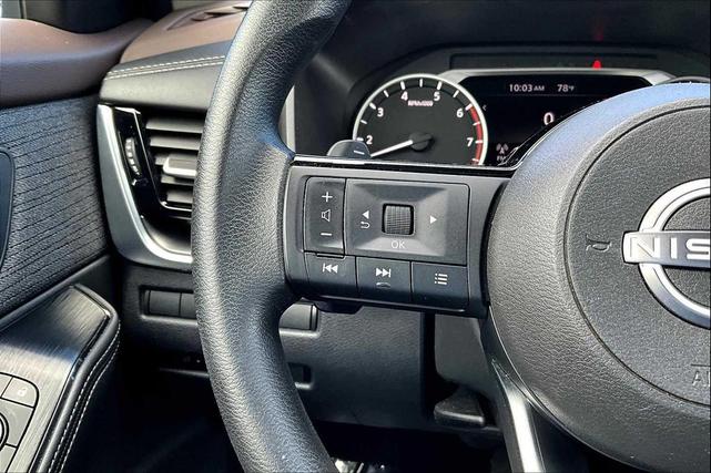 Photo of 2022 Super Black Nissan Rogue