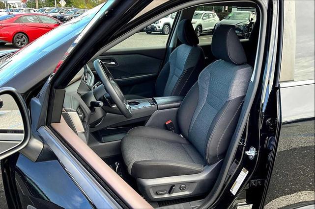 Photo of 2022 Super Black Nissan Rogue