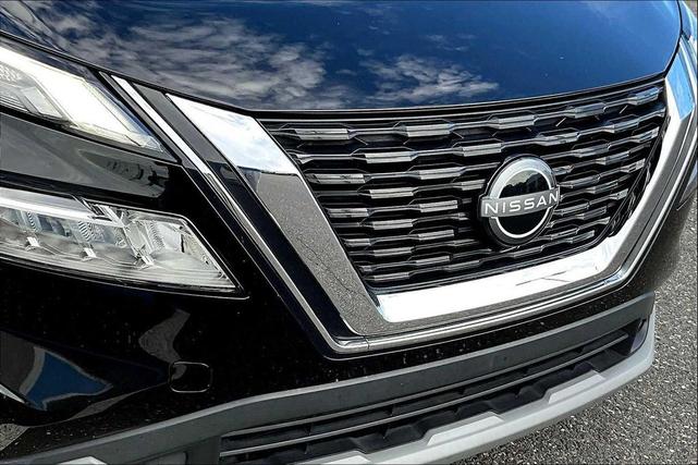 Photo of 2022 Super Black Nissan Rogue