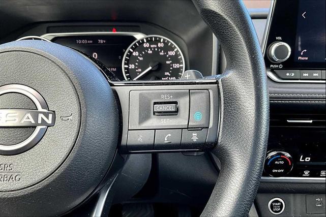 Photo of 2022 Super Black Nissan Rogue
