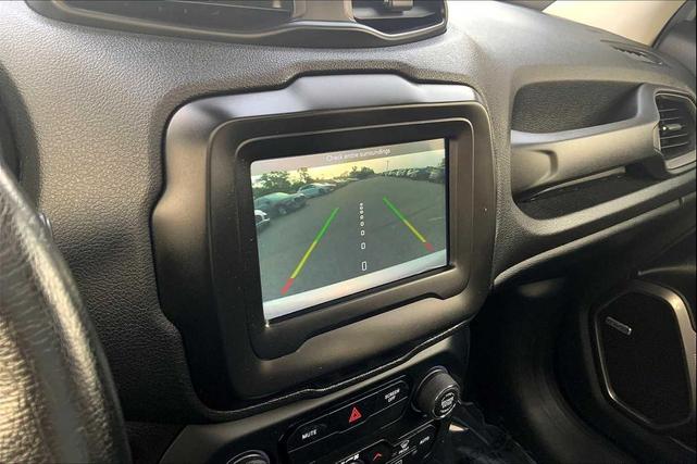 Photo of 2020 Glacier Metallic Clearcoat Jeep Renegade