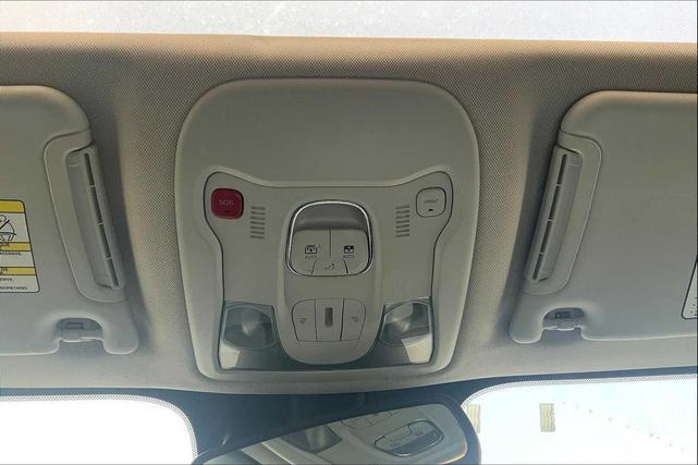 Photo of 2020 Glacier Metallic Clearcoat Jeep Renegade