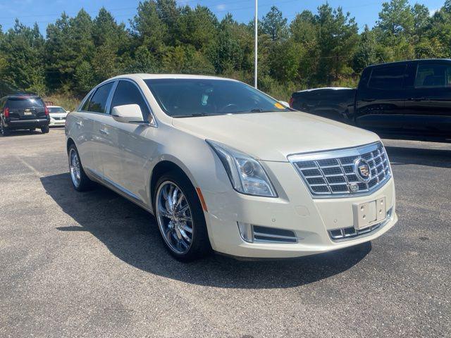 Photo of 2013 White Diamond Tricoat Cadillac XTS
